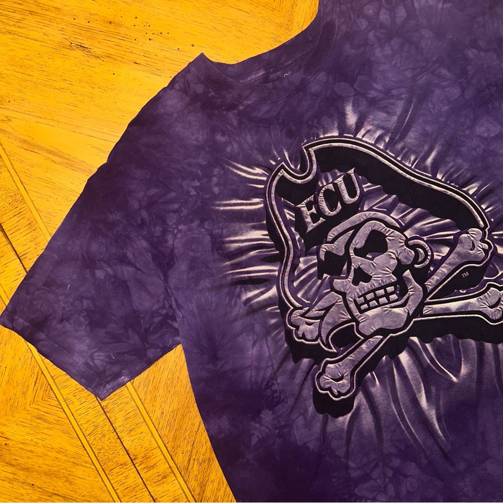 Eastern Carolina University Tshirt Men’s Size XL The Mountain Tee Purple Tie-Dye